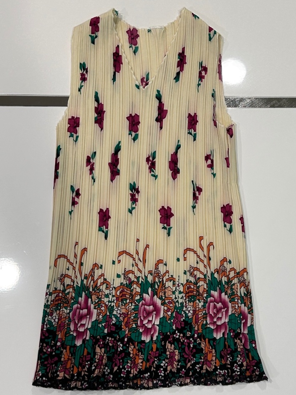 Stretchy Pleated V Neck Floral Tank Top